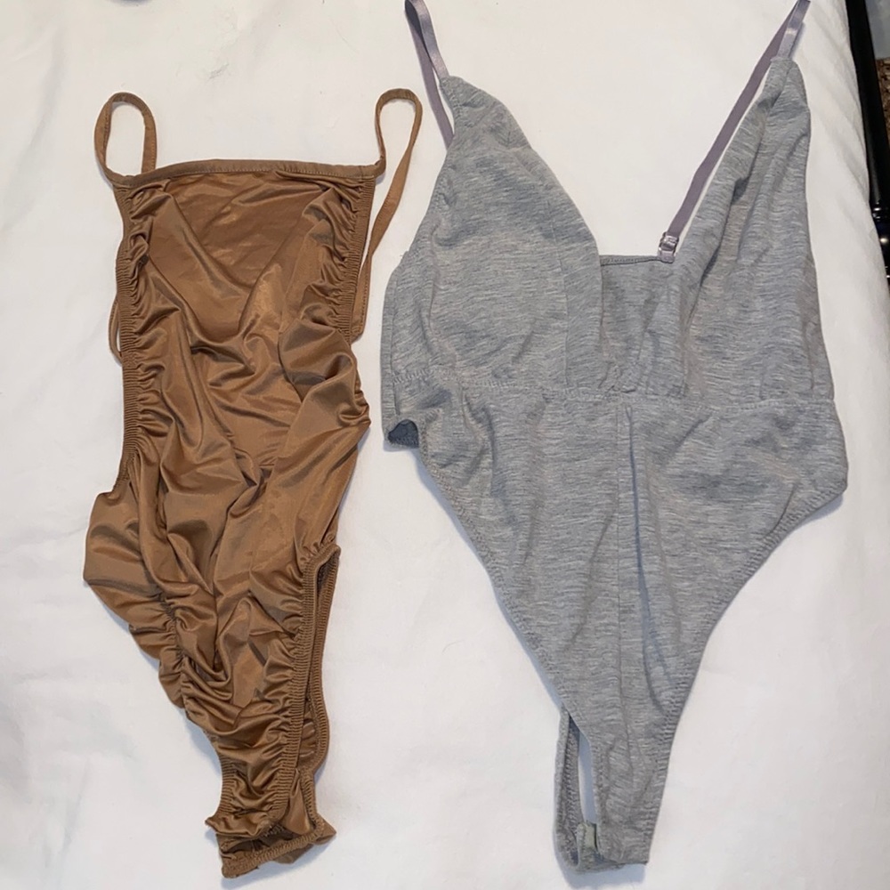 Set of bodysuits